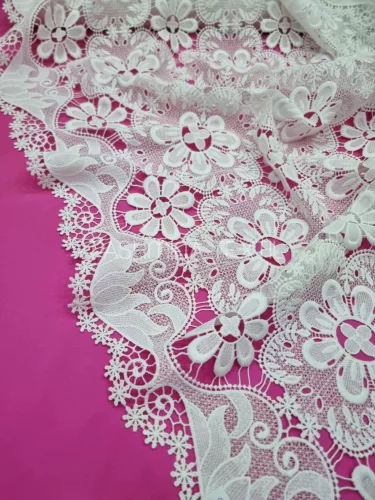 Óriásvirágos légcsipke ivory