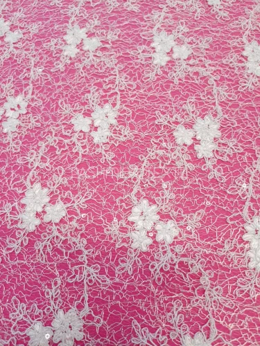 Csillogó zsinóros légcsipke-fehér