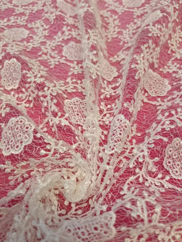 Geometrikus 3D ágas-bogyós esküvői csipke