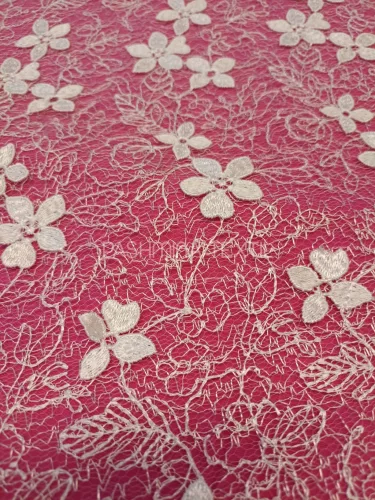 Apró 3D virágos menyasszonyi csipke