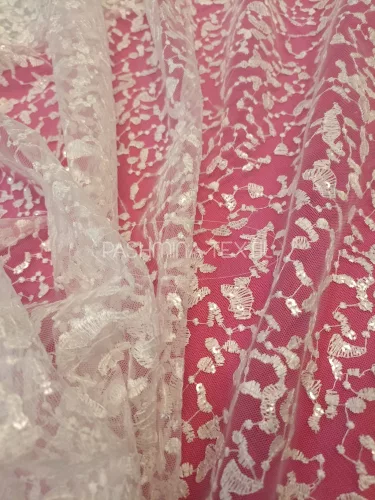 Apró hímzett flitteres menyasszonyi csipke 