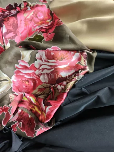 Rózsás hernyóselyem brosé