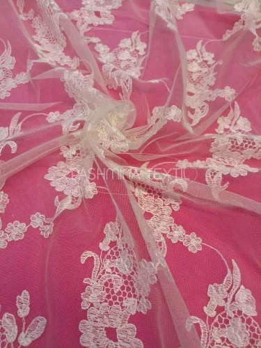 Vintage kaptármintás hímzett tüllcsipke ekrü