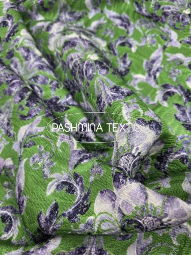 Gyapjú jersey - Önmagában mintás zöld alapon kék barokk mintás 