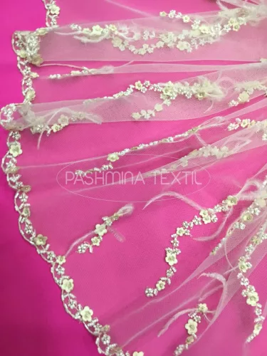 Marabutollas kis 3D virágos tüllcsipke - Ekrü