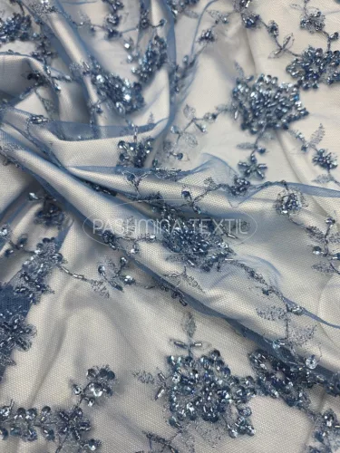 Kék hímzett gyöngyös - tüll csipke