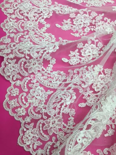 “Nárcisz” hímzett zsinóros tüllcsipke fehér