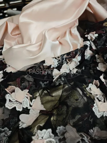 Fekete hímzett 3D - csipke