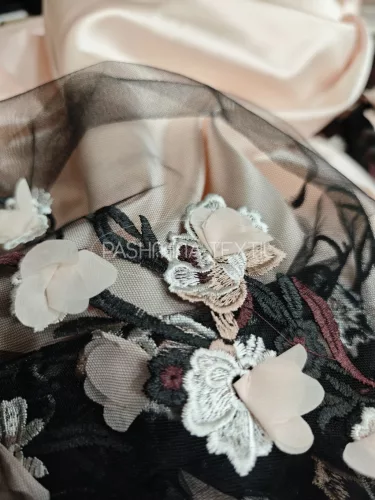 Fekete hímzett 3D - csipke