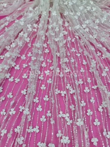 Csíkos gyöngyös-kisvirágos tüllcsipke - Ivory