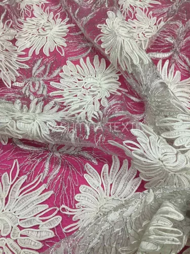 Lamészálas hímzett, zsinóros csipke ivory