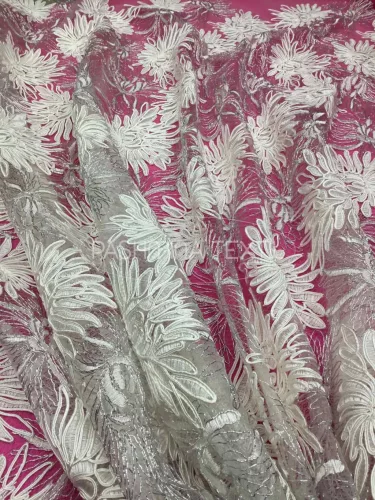 Lamészálas hímzett, zsinóros csipke ivory