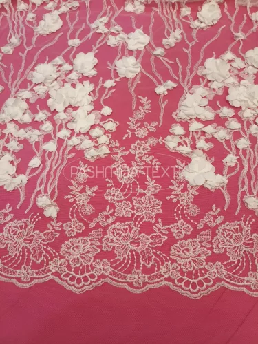 Hímzett bordűrös indás 3D virágos tüllcsipke - Ivory