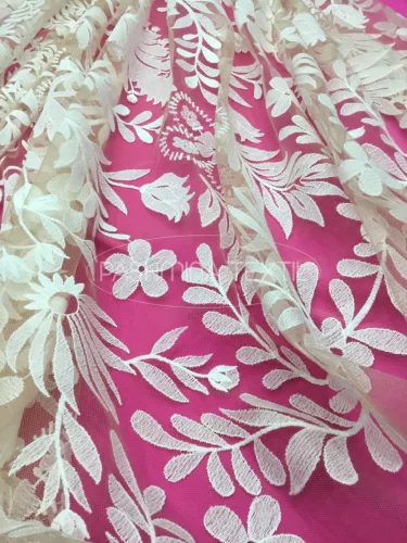 Óriás népi virágos hímzett tüllcsipke - Ivory