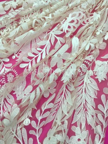 Óriás népi virágos hímzett tüllcsipke - Ivory