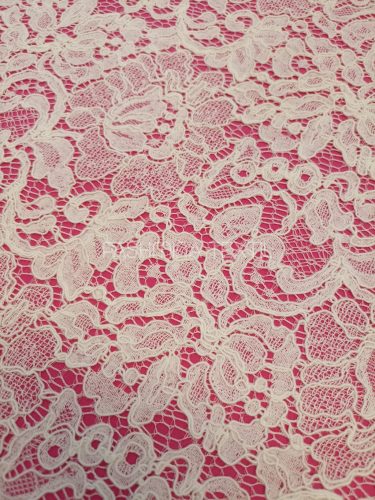 Virágos légcsipke - Ivory