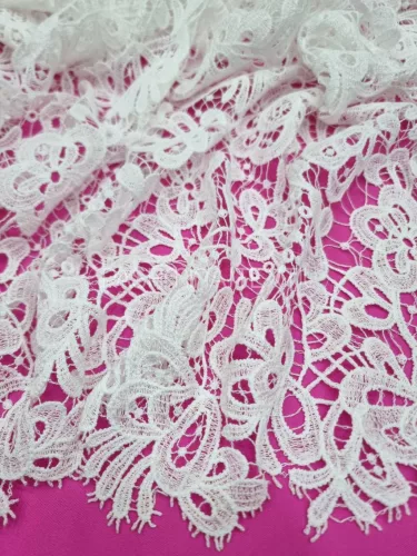 Puha virágos légcsipke - Ivory