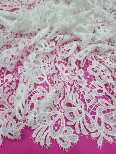 Puha virágos légcsipke - Ivory