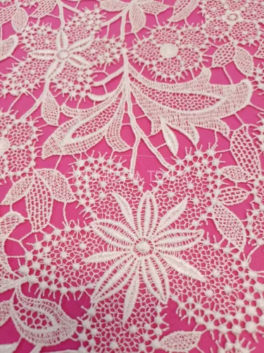 Mercerezett, bogyós, csillagvirágos légcsipke - Ivory