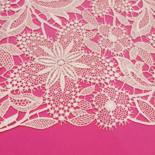 Mercerezett, bogyós, csillagvirágos légcsipke - Ivory