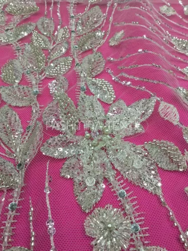 Indás-leveles gyöngyös flitteres tüllcsipke ivory