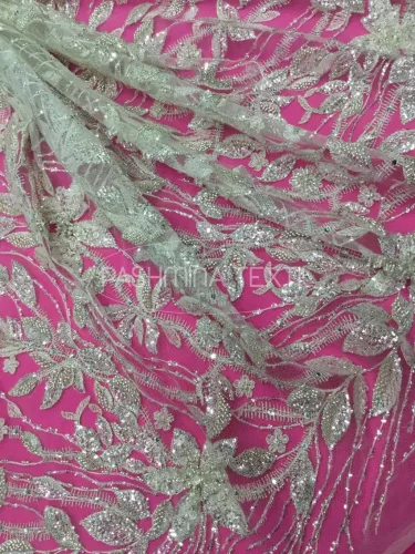 Indás-leveles gyöngyös flitteres tüllcsipke ivory