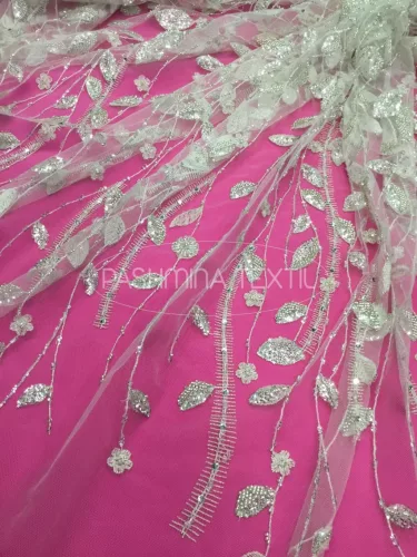 Indás-leveles gyöngyös flitteres tüllcsipke ivory