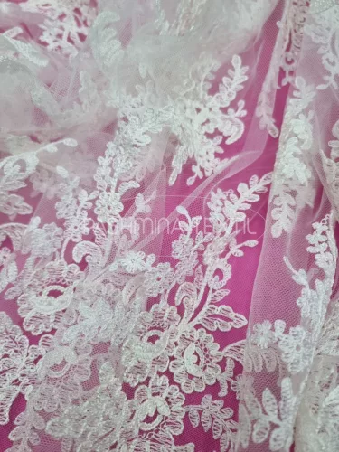 Indás zsinóros hímzett tüllcsipke - Ivory