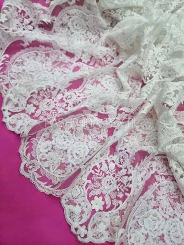 Barokk ablakok hímzett tüllcsipke - Ivory