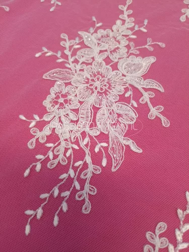 Legyező bordűrös csillogó zsinóros csipke - Fehér