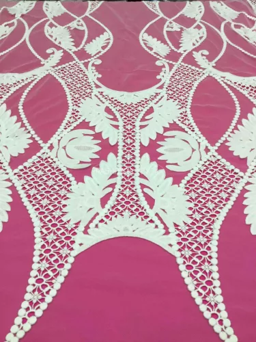   A képek csak illusztrációk. Óriás absztrakt hímzett tüllcsipke - Ivory