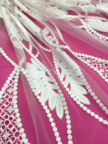   A képek csak illusztrációk. Óriás absztrakt hímzett tüllcsipke - Ivory