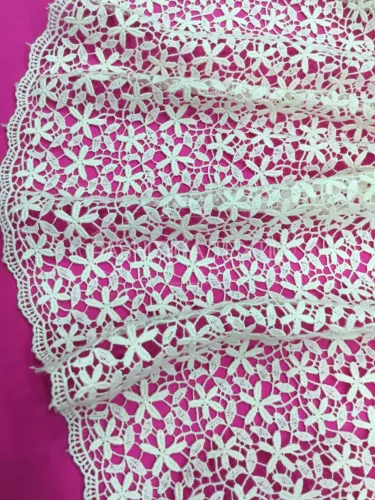 Apró virágos légcsipke - törtfehér/ekrü