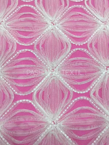 Gyűrt tüllmintás geometrikus hímzett tüllcsipke - Törtfehér