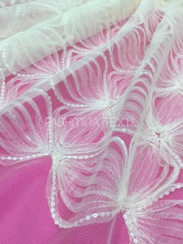 Gyűrt tüllmintás geometrikus hímzett tüllcsipke - Törtfehér