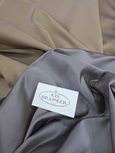 Geometrikus fémszálas légcsipke - aranyló szürke King düsesszel