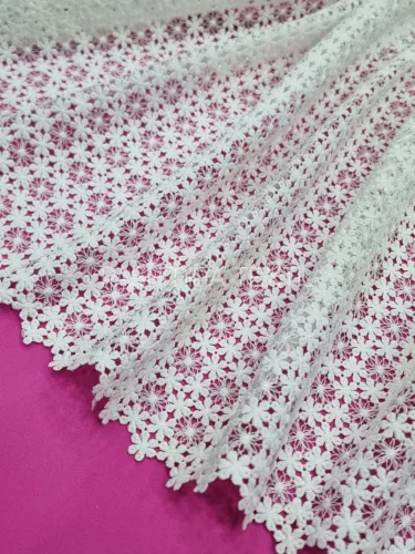 Apró "körvirágos" légcsipke