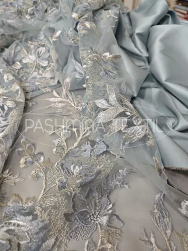 Kék platina indás hímzett tüllcsipke