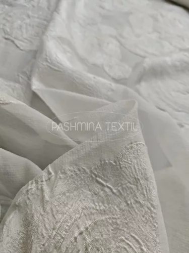 Exclusive nagy virágos hernyóselyem organza méteráru