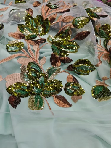 Spanyol hímzett flitterezett tüllcsipke-fahéj