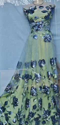 Spanyol hímzett flitterezett tüllcsipke-fahéj