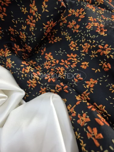 Fekete alapon - narancssárga virágos - Jacquard