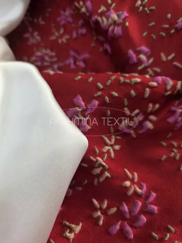 Piros alapon - pink virágos - Jacquard