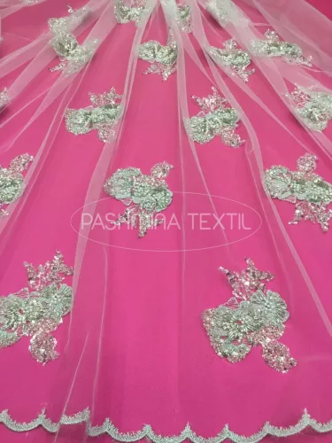 Ezüst gyöngyös flitteres tüllcsipke