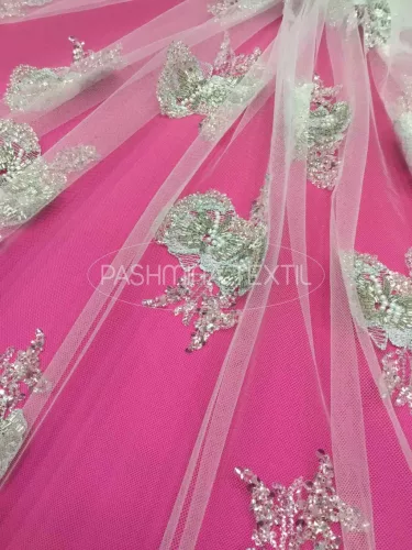 Ezüst gyöngyös flitteres tüllcsipke