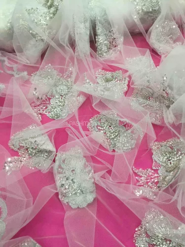 Ezüst gyöngyös flitteres tüllcsipke