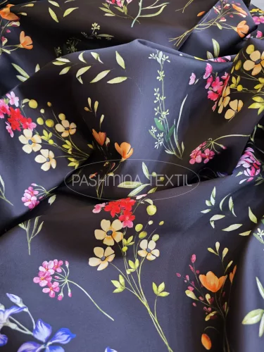 Fekete alapon réti virágos mező - selyem zibbelin