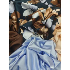 Sötét kék alapon virág mintás - selyem zibbelin