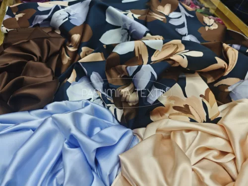 Sötét kék alapon virág mintás - selyem zibbelin