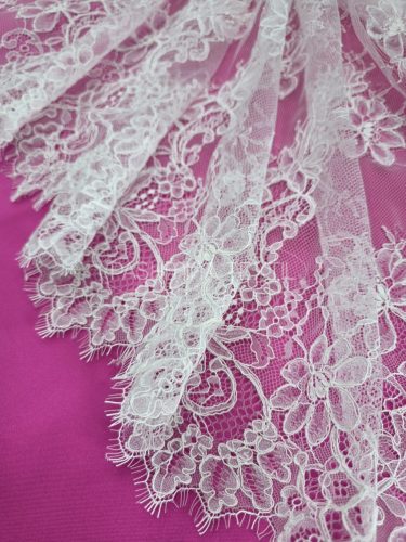 Francia zsinórozott hártyacsipke virág mintás